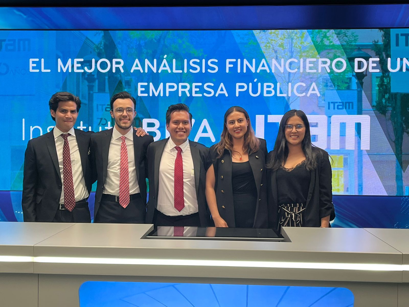 ITAM students win financial analysis contest